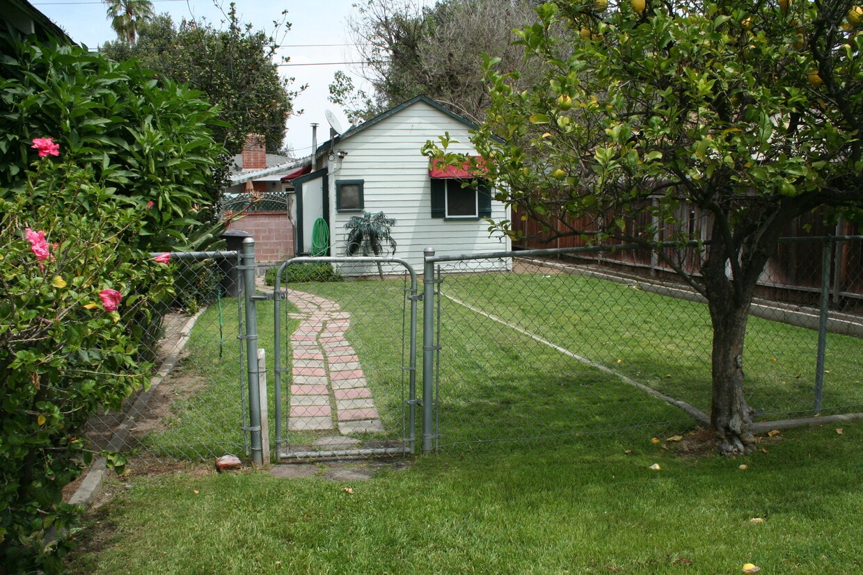 Primary Photo - 2-4062 Adams St