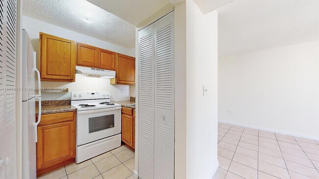 Foto del edificio - 8185 NW 7th St