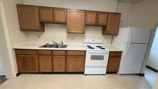 Foto del edificio - Exciting 3 Bed 1 Bath near UWEC! Available 1st June!