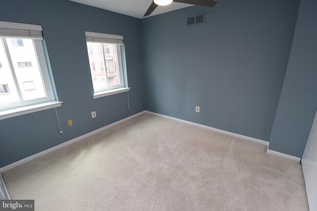 Building Photo - 2124 Appletree St