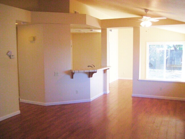 Foto del edificio - COMING SOON! Lovely Single Story Home in Brentwood