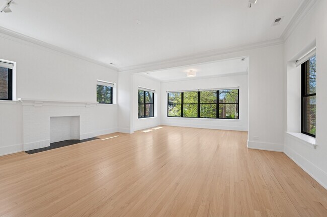 Foto del edificio - 2755 Eastwood Ave