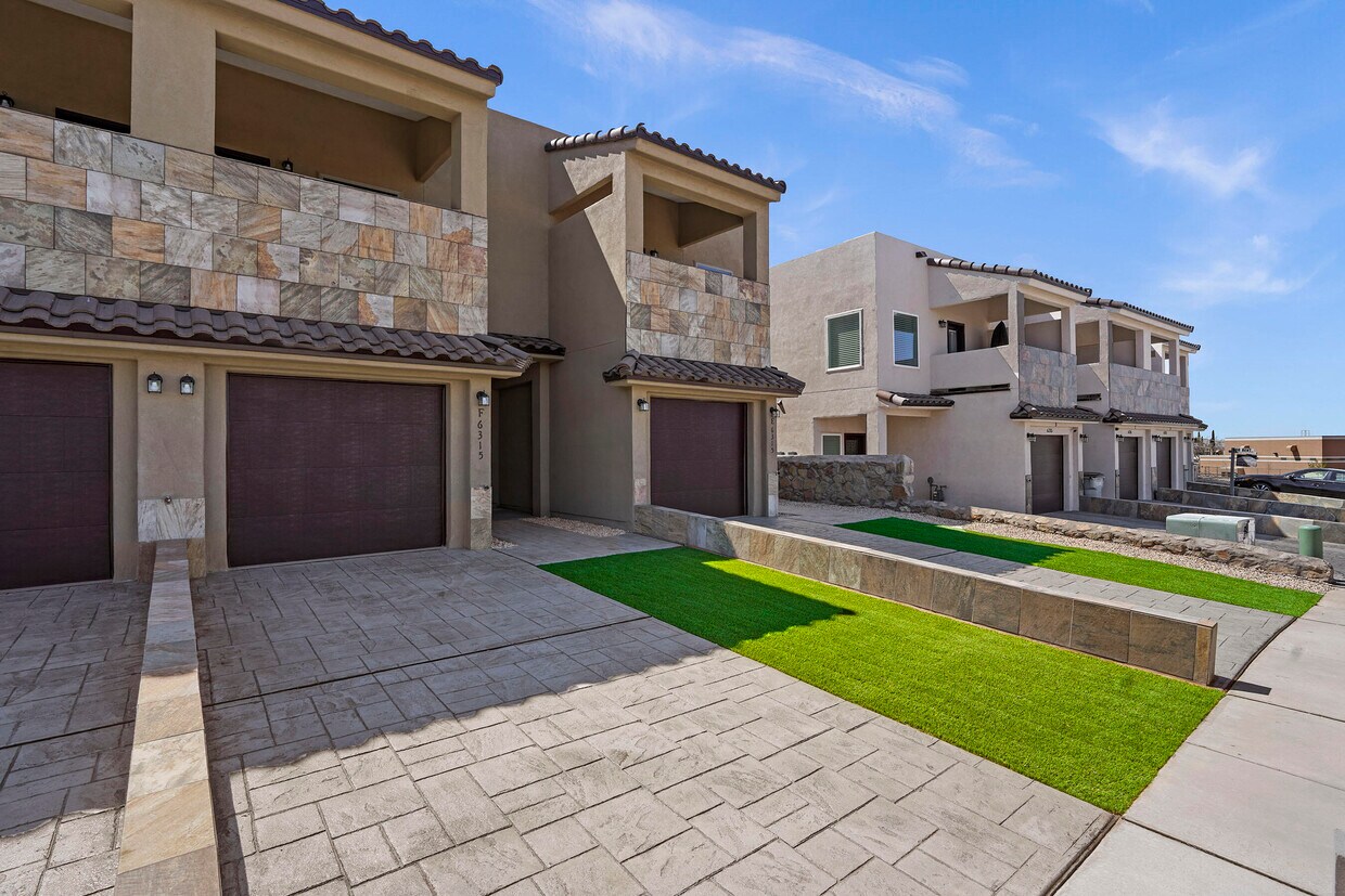 Foto principal - 6315 Escondido Dr