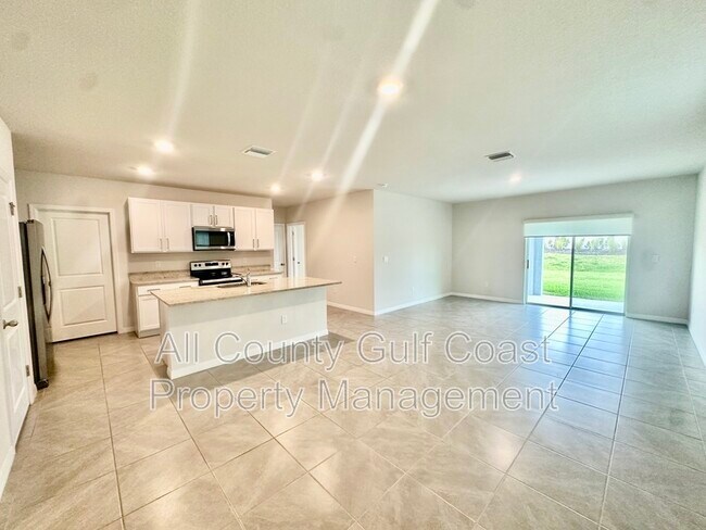 Building Photo - 3363 Hilltop Cir