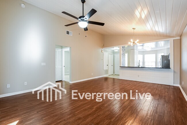 Foto del edificio - 1946 Larkwood Dr