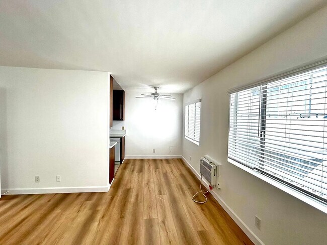 Foto del edificio - 1220 Wellesley Ave