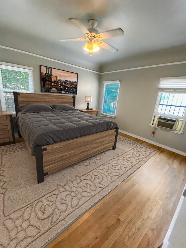 Main bedroom - 735 S Cochran Ave