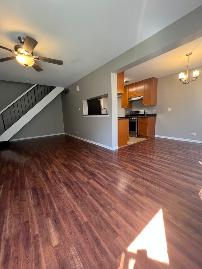 Building Photo - 323 Meadow Ct