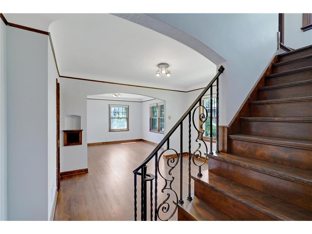 Primary Photo - 5445 Chicago Ave