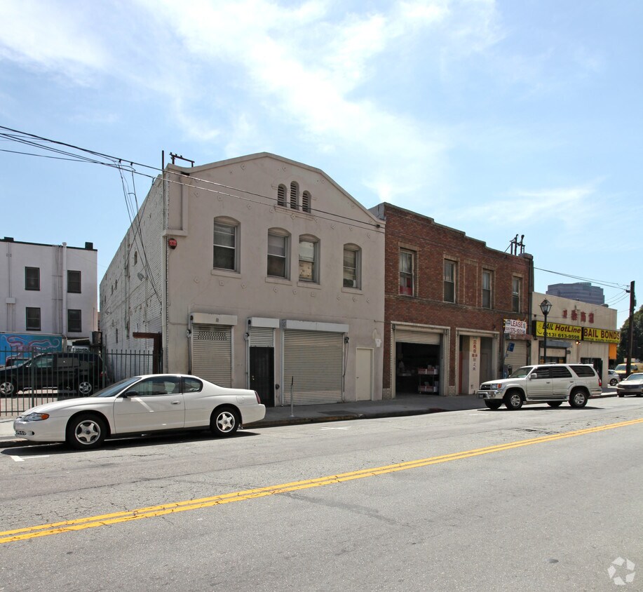 Primary Photo - 618 New High St