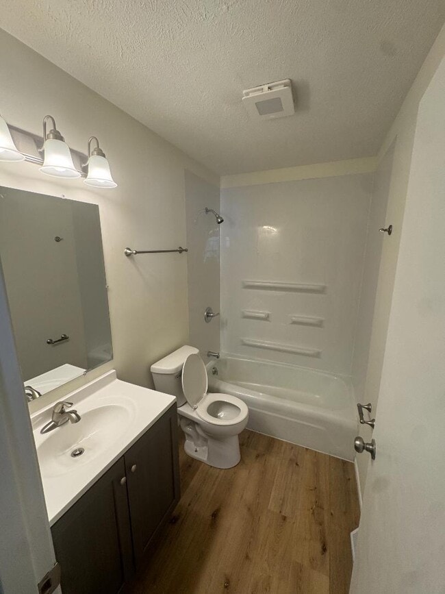 Building Photo - 208 Lindell Dr