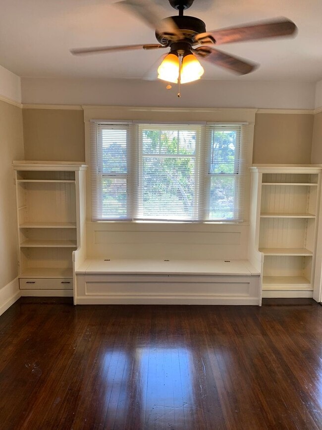 Building Photo - Old World Charm in Cortez Hills!