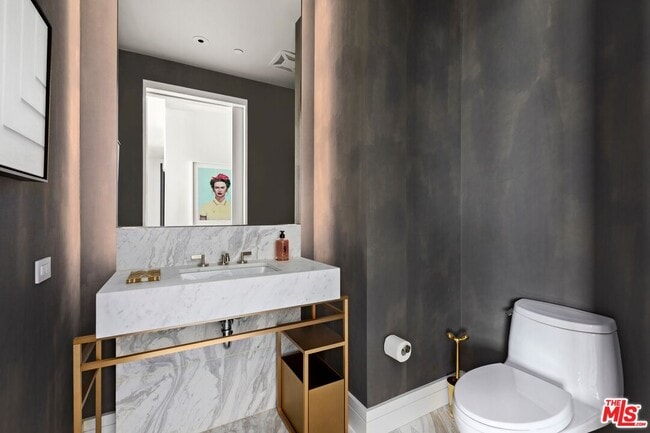 Foto del edificio - 211 Elm Ct