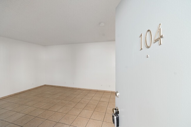 Building Photo - 342 E Providencia Ave