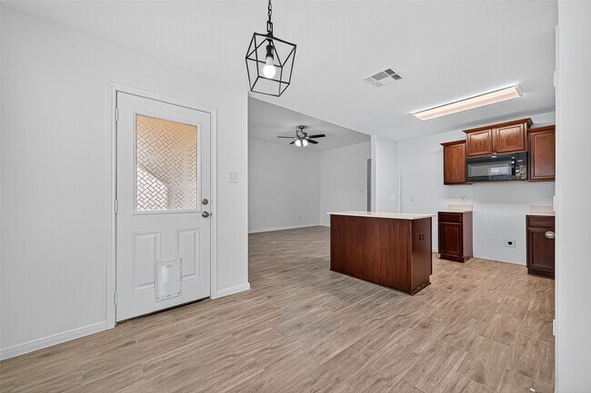 Foto del edificio - 6009 Cypress Ln