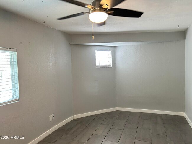 Foto del edificio - 9618 N 5th St