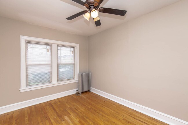 Foto del edificio - 1329 W Touhy Ave