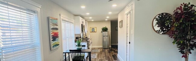 Building Photo - 611 W Page Ave