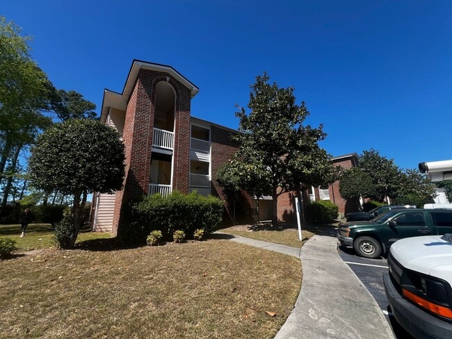Foto del edificio - Now Available, Two Bedroom Condo at Club Villas in Little River. Community Pool!