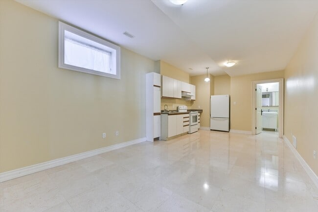 Photo du bâtiment - 50 Old Yonge St