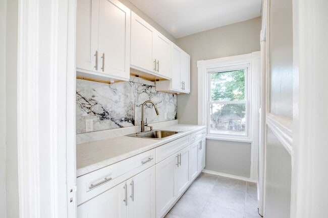 Building Photo - 325 Chestnut St