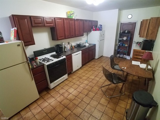 Building Photo - 5 br, 2 bath  - 180 Saint Paul St Apt 3A