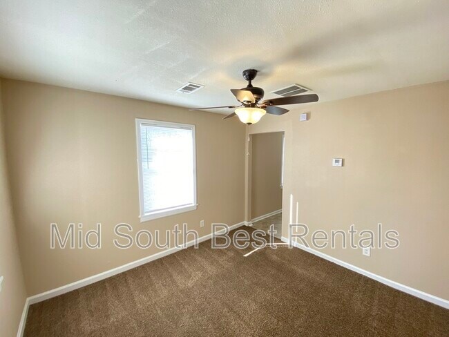 Foto del edificio - 1461 Oaklawn St