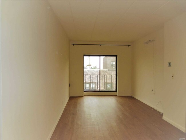 Building Photo - 143-50 Barclay Ave