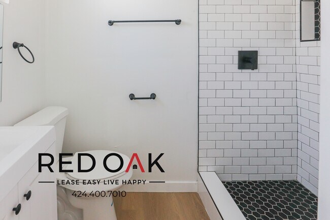 Building Photo - Bright and Spacious One Bedroom with New S...