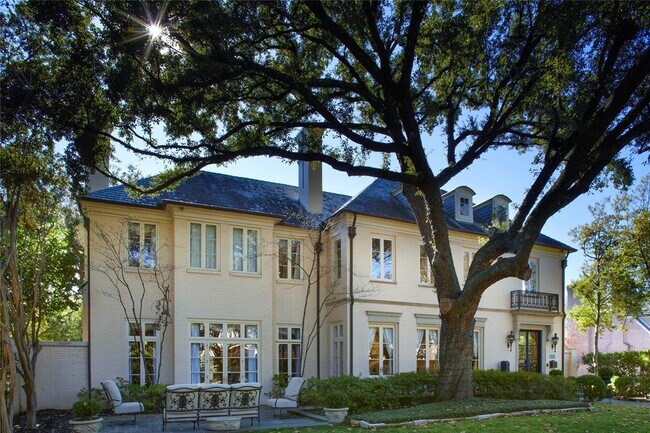 Foto del edificio - 3801 Maplewood Ave