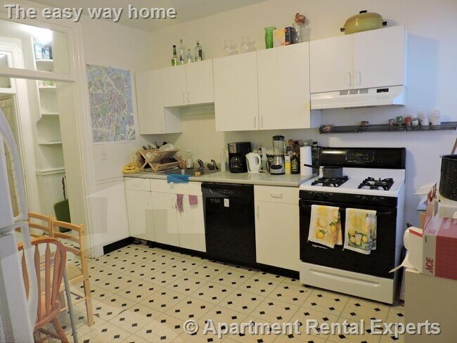 Building Photo - 32 Chatham St