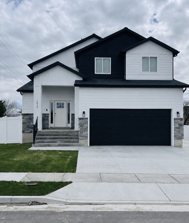 Building Photo - 1015 W 200 N
