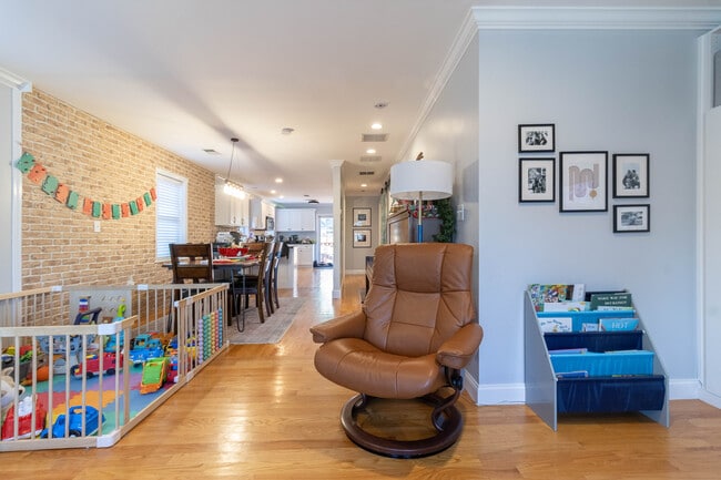 Foto del edificio - 221 Neponset Ave