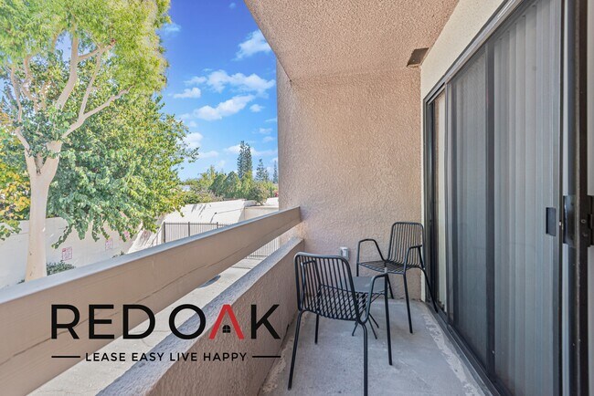 Foto del edificio - 7810 Topanga Canyon Blvd