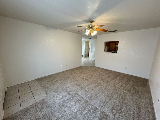 Foto del edificio - 311 Cedar Ridge Dr
