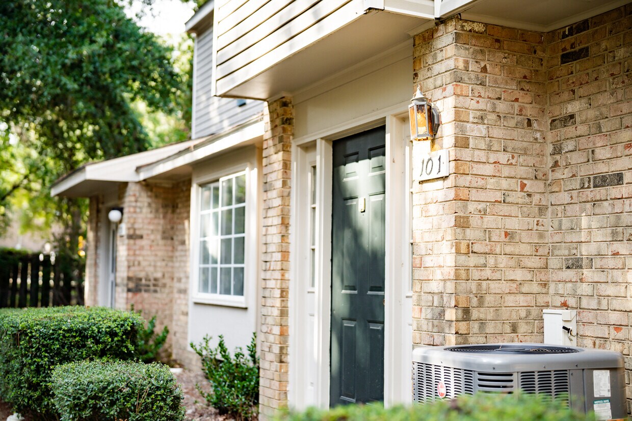 Foto principal - 6701 Dickens Ferry Rd