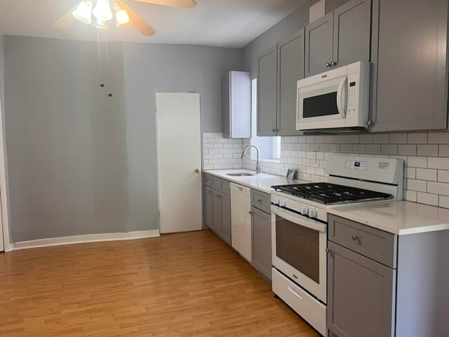 Building Photo - 668-670 Kennedy Boulevard Unit 8