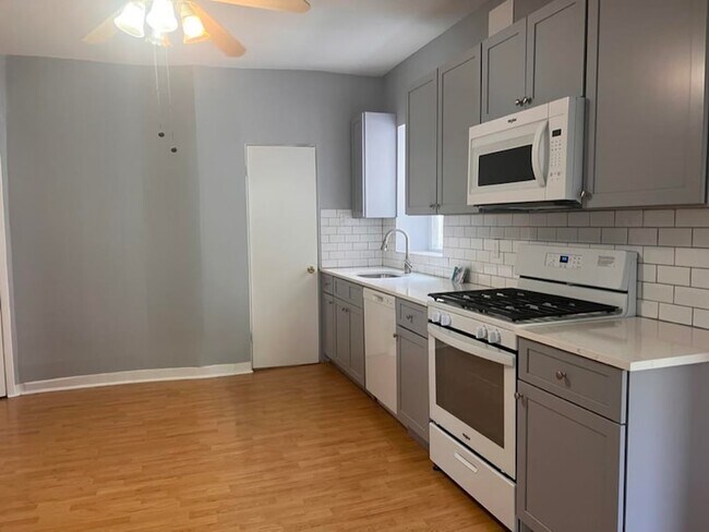 Foto del edificio - 668-670 Kennedy Boulevard Unit 8