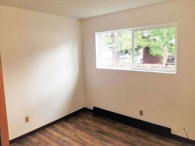 Foto del edificio - $100 OFF 1st Month! Updated 2 Bed, 1 Bath Townhouse next to NAU!! Students & Sm. Pets OK !! Avail...