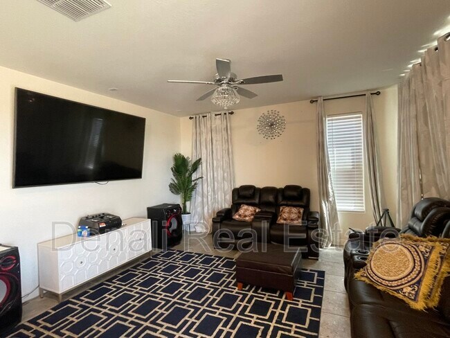 Foto del edificio - 17989 W Encinas Ln