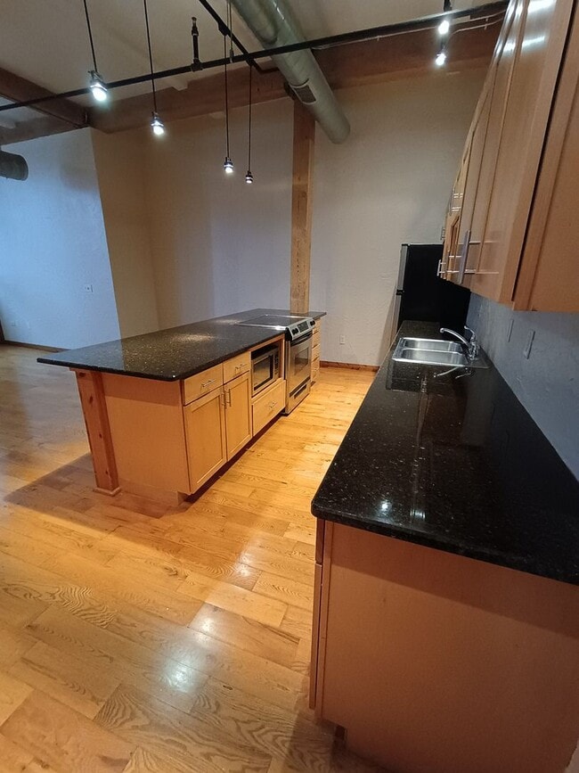 Building Photo - ? MOVE IN SPECIAL Welcome to Jordan Creek Lofts – Modern Living in the Heart of Springfield! ?