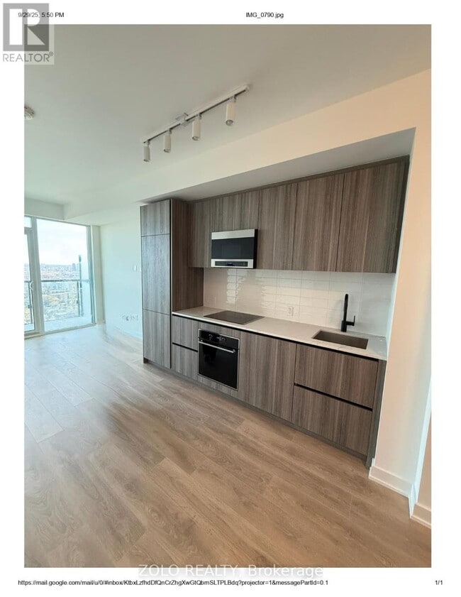 Photo du bâtiment - 127-3127 Broadway Ave
