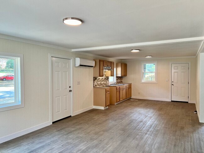 Foto del edificio - 1623 E Sullenberger Ave