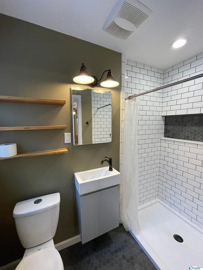 Foto del edificio - 6612 Robinhood Ln NW