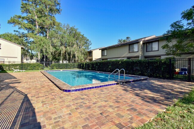 Foto del edificio - Spacious 2 Bed, 2.5 Bath Townhouse in Southfork Oaks – AVAILABLE NOW!!