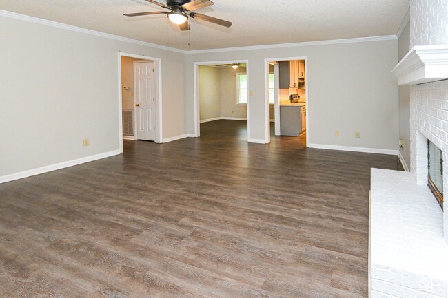 Building Photo - 157 Greenwood Dr