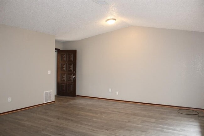 Building Photo - 119 Kendra Dr