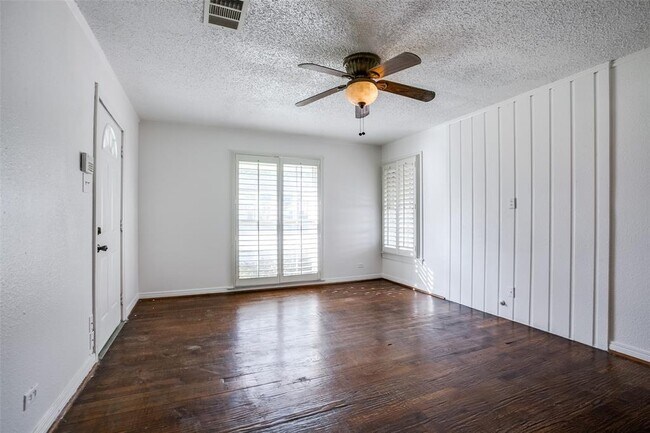 Foto del edificio - 1425 Cedar Crest Dr