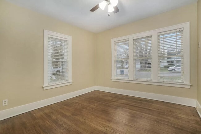 Foto del edificio - $1450- 2 Bedroom home, Renovated, NEW PICT...