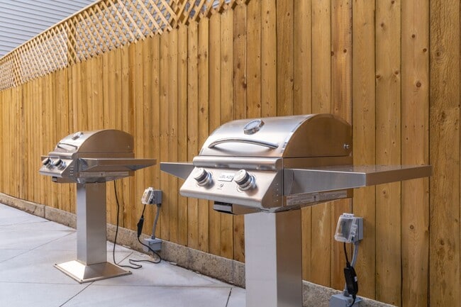 Building Photo - 629 W Girard Ave